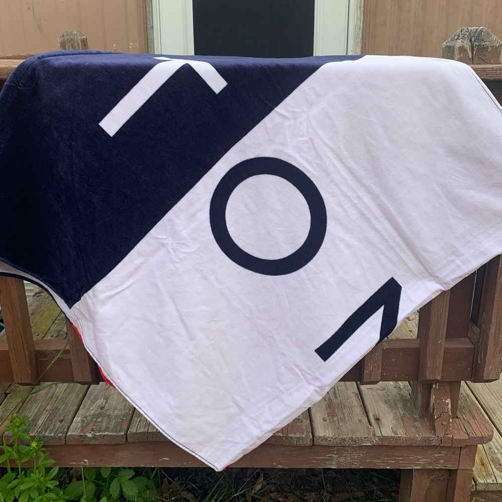 Tommy Hilfiger Beach Towel - Picture 2 of 2
